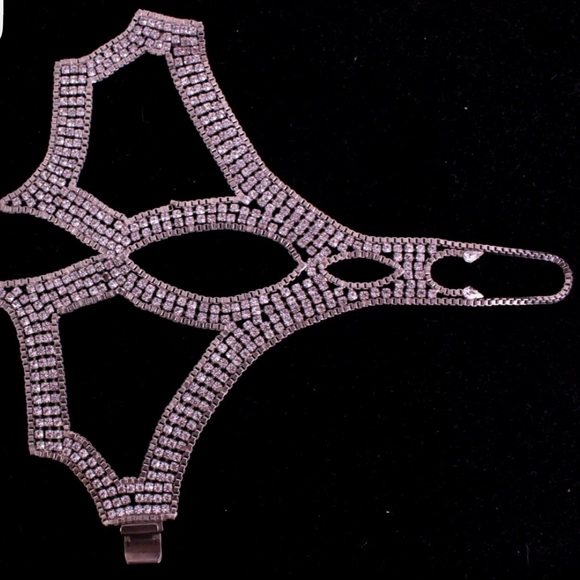 LIONETTE MARSALIS RHINESTONE HAND CHAIN WRIST CLASP - Picture 9 of 10